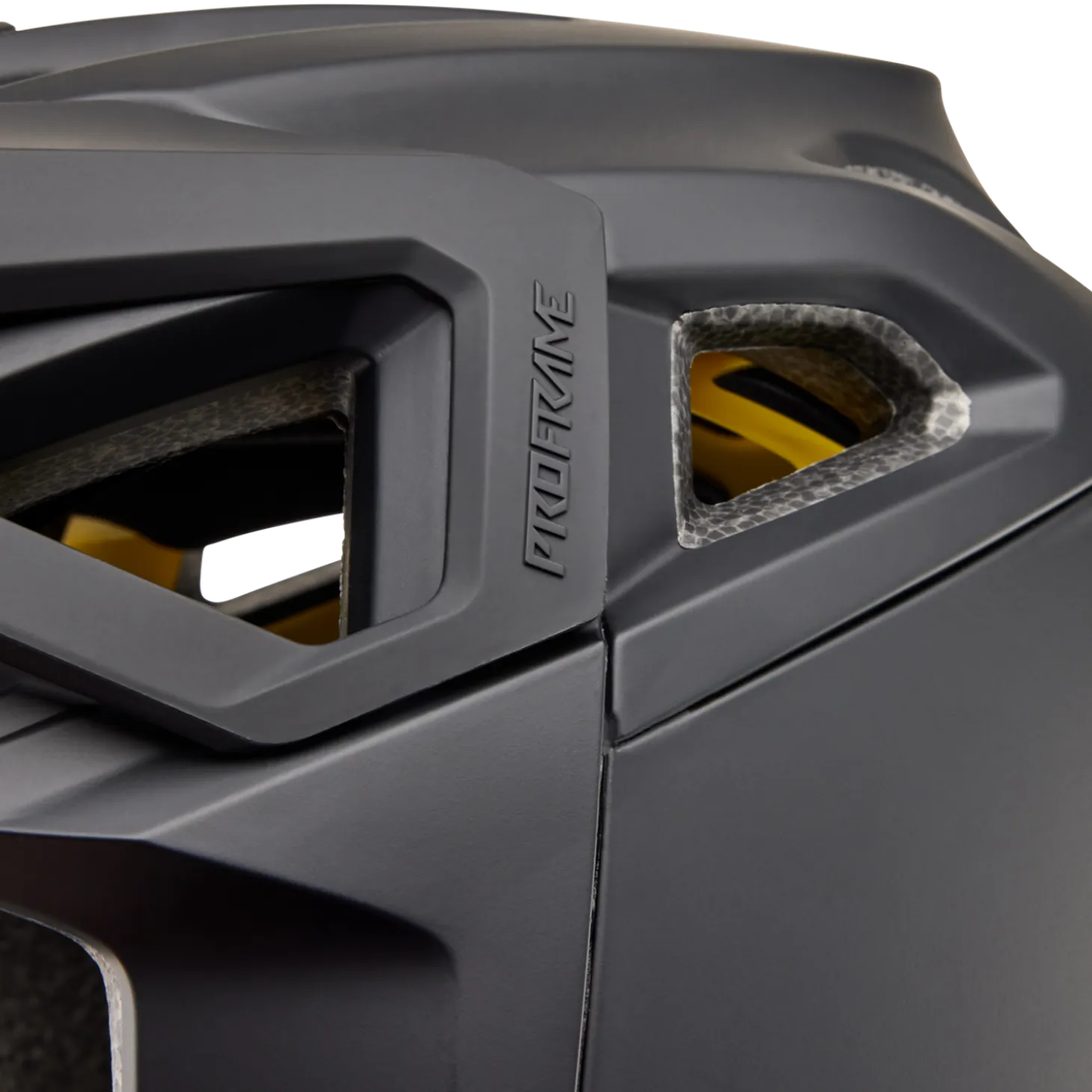 Proframe matzwarte helm