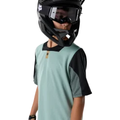 Tienerschirt Youth Defend